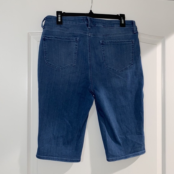 Woman’s NYDJ brand Bermuda style shorts size 12 new - Picture 3 of 4